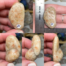 Bild in Galerie-Viewer laden, Sunstone Large Tumbles