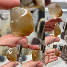 Bild in Galerie-Viewer laden, Amphibole Included Quartz Medium Rough Tumbles