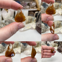 Bild in Galerie-Viewer laden, Amphibole Included Quartz Small Rough Tumbles