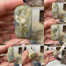 Bild in Galerie-Viewer laden, Blue and Green Kyanite Freeform Tumbles