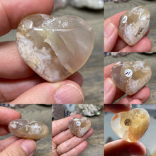 Bild in Galerie-Viewer laden, Flower Agate 1.25" Pocket Hearts