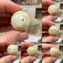 Bild in Galerie-Viewer laden, Green Onyx 1" Spheres