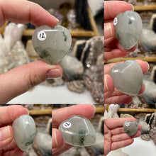 Bild in Galerie-Viewer laden, African Bloodstone 30mm Hearts