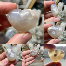 Bild in Galerie-Viewer laden, Flower Agate 1.25" Pocket Hearts