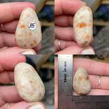Bild in Galerie-Viewer laden, Sunstone Large Tumbles