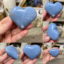 Bild in Galerie-Viewer laden, Angelite Heart Palm Stones
