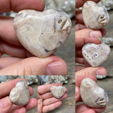 Bild in Galerie-Viewer laden, Flower Agate 1.25" Pocket Hearts