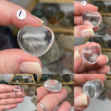 Bild in Galerie-Viewer laden, Clear Quartz 1" Hearts