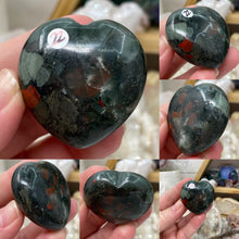 Bild in Galerie-Viewer laden, African Bloodstone 40mm Hearts