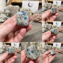 Bild in Galerie-Viewer laden, K2 Azurite Large Tumbles