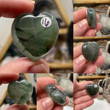 Bild in Galerie-Viewer laden, African Bloodstone 30mm Hearts