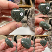 Bild in Galerie-Viewer laden, African Bloodstone 30mm Hearts