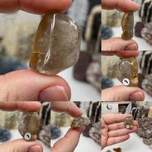 Bild in Galerie-Viewer laden, Amphibole Included Quartz Medium Rough Tumbles