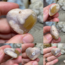 Bild in Galerie-Viewer laden, Flower Agate 1.25" Pocket Hearts