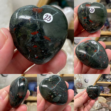 Bild in Galerie-Viewer laden, African Bloodstone 40mm Hearts