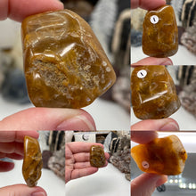 Bild in Galerie-Viewer laden, Amphibole Included Quartz Large Rough Tumbles
