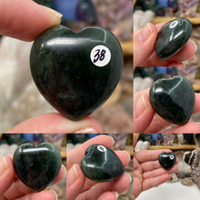 Bild in Galerie-Viewer laden, African Bloodstone 30mm Hearts