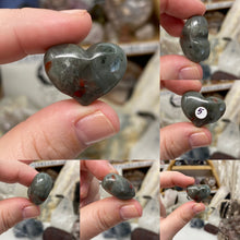 Bild in Galerie-Viewer laden, African Bloodstone Cartoon 1" Hearts