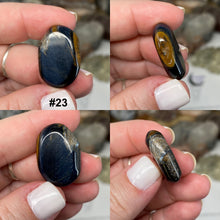 Bild in Galerie-Viewer laden, Blue Tiger Eye 1" Coin Size Pocket Stone