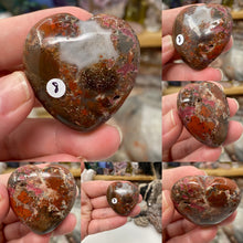 Bild in Galerie-Viewer laden, African Bloodstone 40mm Hearts