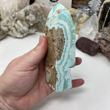 Bild in Galerie-Viewer laden, Blue Aragonite Tower #02