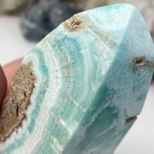 Bild in Galerie-Viewer laden, Blue Aragonite Tower #02