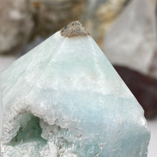 Bild in Galerie-Viewer laden, Blue Aragonite Tower #04
