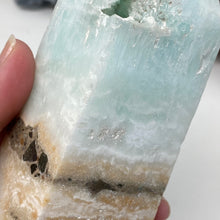 Bild in Galerie-Viewer laden, Blue Aragonite Tower #04