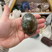 将图像加载到图库查看器中,Blue and Green Kyanite Palm Stone #02
