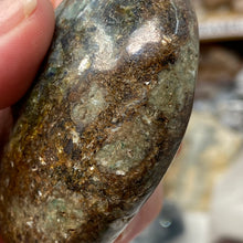 将图像加载到图库查看器中,Blue and Green Kyanite Palm Stone #02