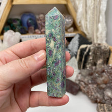 Bild in Galerie-Viewer laden, Ruby and Kyanite in Fuchsite Tower #03