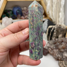 Bild in Galerie-Viewer laden, Ruby and Kyanite in Fuchsite Tower #03