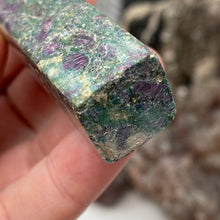 Bild in Galerie-Viewer laden, Ruby and Kyanite in Fuchsite Tower #03