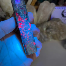 Bild in Galerie-Viewer laden, Ruby and Kyanite in Fuchsite Tower #03