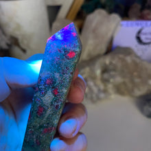 Bild in Galerie-Viewer laden, Ruby and Kyanite in Fuchsite Tower #03
