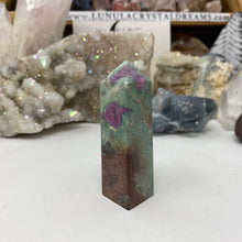Bild in Galerie-Viewer laden, Ruby and Kyanite in Fuchsite Tower #05