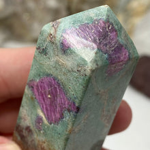 Bild in Galerie-Viewer laden, Ruby and Kyanite in Fuchsite Tower #05