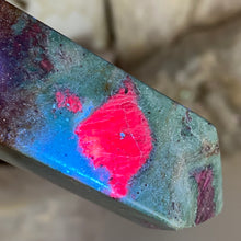 Bild in Galerie-Viewer laden, Ruby and Kyanite in Fuchsite Tower #05