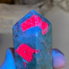 Bild in Galerie-Viewer laden, Ruby and Kyanite in Fuchsite Tower #05
