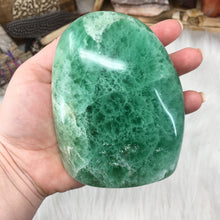 Bild in Galerie-Viewer laden, Fluorite Freeform #01