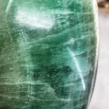 Bild in Galerie-Viewer laden, Fluorite Freeform #02