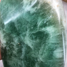 Bild in Galerie-Viewer laden, Fluorite Freeform #03