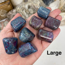 将图像加载到图库查看器中,Ruby Kyanite Tumbles