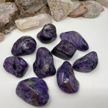 将图像加载到图库查看器中,Charoite Polished Palm Stones