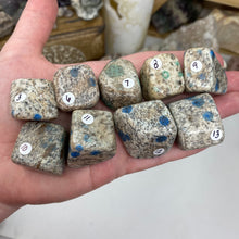 Bild in Galerie-Viewer laden, K2 Azurite Large Tumbles