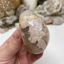 将图像加载到图库查看器中,Flower Agate Palm Stone #13