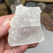 Chargez l'image dans la visionneuse de la galerie, Selenite Rough Set #11