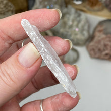 Chargez l'image dans la visionneuse de la galerie, Selenite Rough Set #14