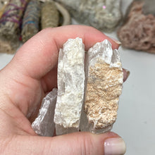 Chargez l'image dans la visionneuse de la galerie, Selenite Rough Set #14