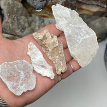 Chargez l'image dans la visionneuse de la galerie, Selenite Rough Set #15